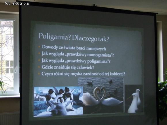 Spotkanie młodych kutnian z Tomaszem Kozłowskim w bibliotece