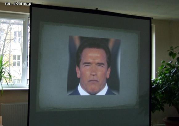 Spotkanie młodych kutnian z Tomaszem Kozłowskim w bibliotece