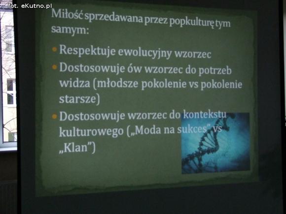 Spotkanie młodych kutnian z Tomaszem Kozłowskim w bibliotece
