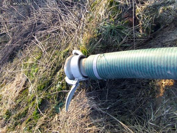 Wylewy odpadów na pola zagrożeniem dla środowiska