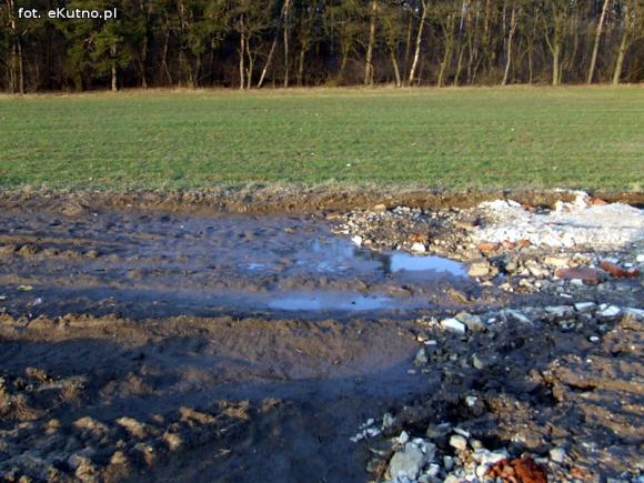 Wylewy odpadów na pola zagrożeniem dla środowiska