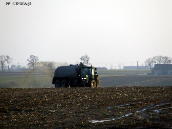 Wylewy odpadów na pola zagrożeniem dla środowiska