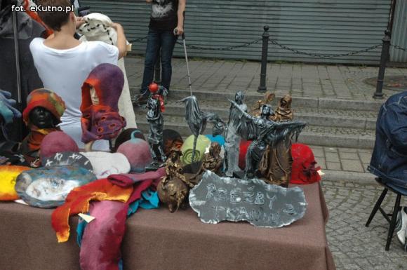 Na festynie w centrum Kutna piosenki i tańce ludowe, swojskie jadło i rzemiosło