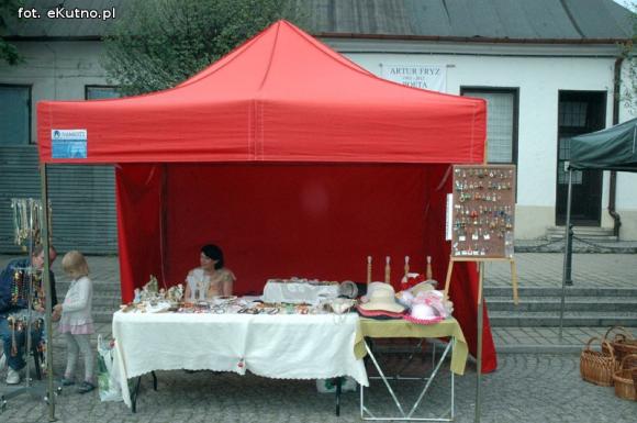 Na festynie w centrum Kutna piosenki i tańce ludowe, swojskie jadło i rzemiosło