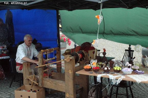 Na festynie w centrum Kutna piosenki i tańce ludowe, swojskie jadło i rzemiosło