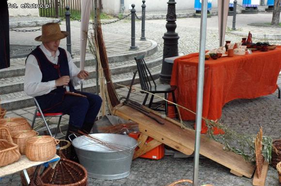 Na festynie w centrum Kutna piosenki i tańce ludowe, swojskie jadło i rzemiosło