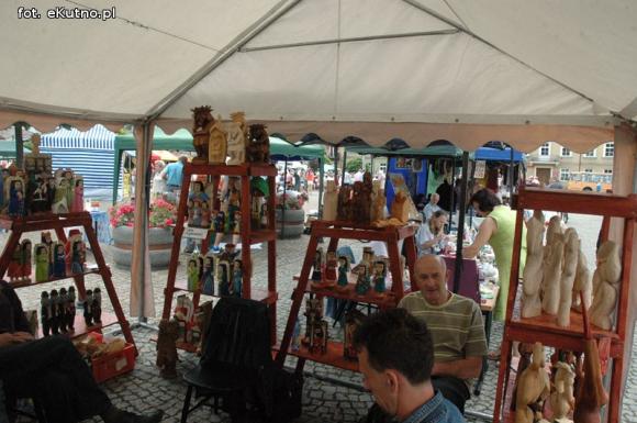 Na festynie w centrum Kutna piosenki i tańce ludowe, swojskie jadło i rzemiosło