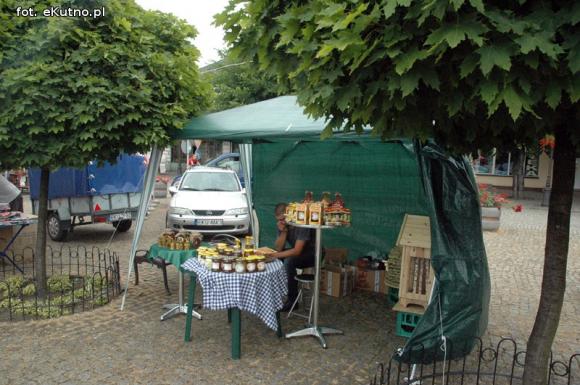 Na festynie w centrum Kutna piosenki i tańce ludowe, swojskie jadło i rzemiosło