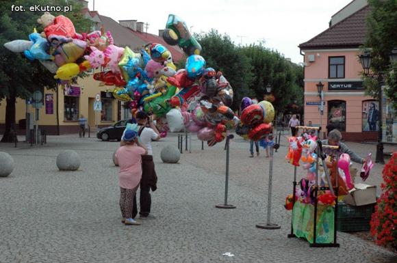 Na festynie w centrum Kutna piosenki i tańce ludowe, swojskie jadło i rzemiosło