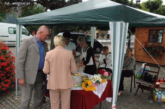 Na festynie w centrum Kutna piosenki i tańce ludowe, swojskie jadło i rzemiosło