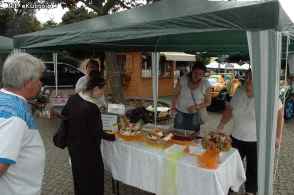 Na festynie w centrum Kutna piosenki i tańce ludowe, swojskie jadło i rzemiosło
