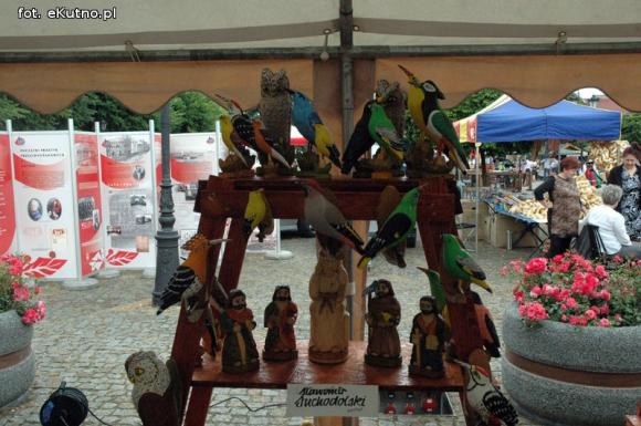 Na festynie w centrum Kutna piosenki i tańce ludowe, swojskie jadło i rzemiosło