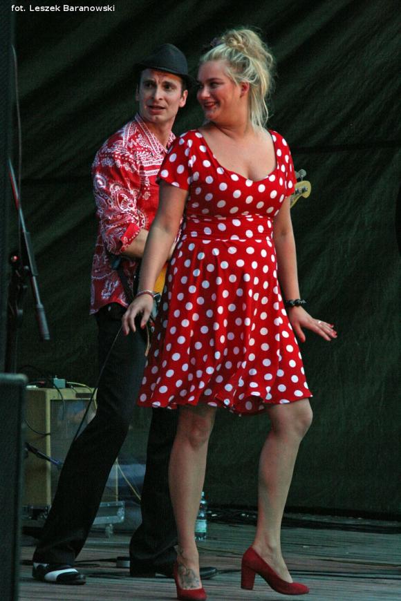 Mamo, mamo patrz, jaka duża pani z parasolką! Otwarcie Festiwalu Ognia w Kutnie