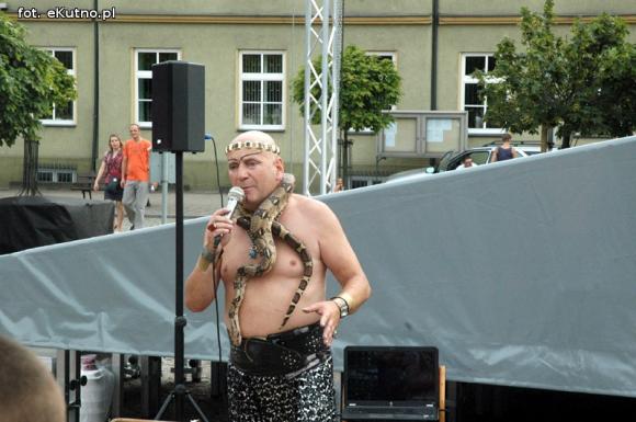 Lena, Aleksander i Kalif wiły się w rękach kutnian