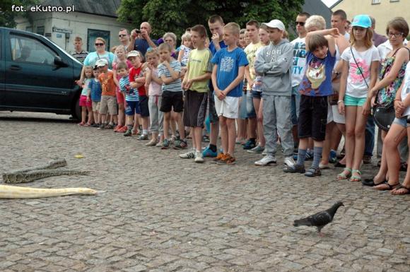 Lena, Aleksander i Kalif wiły się w rękach kutnian