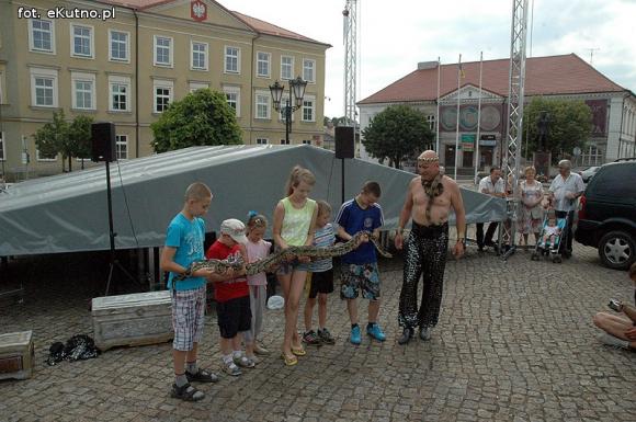 Lena, Aleksander i Kalif wiły się w rękach kutnian
