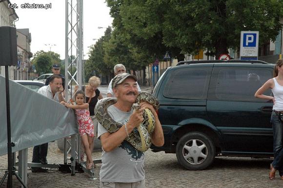 Lena, Aleksander i Kalif wiły się w rękach kutnian