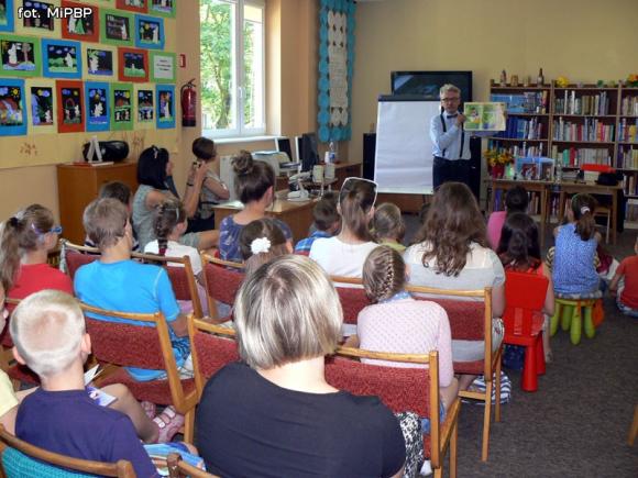Udany pierwszy tydzień wakacji w bibliotece
