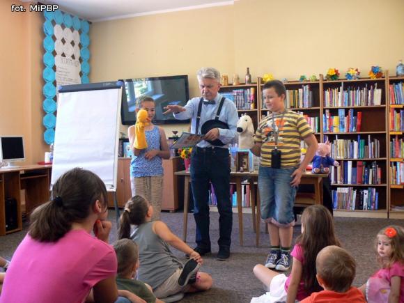 Udany pierwszy tydzień wakacji w bibliotece