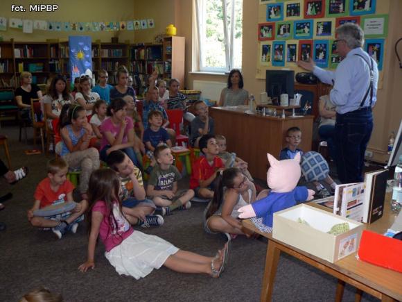 Udany pierwszy tydzień wakacji w bibliotece