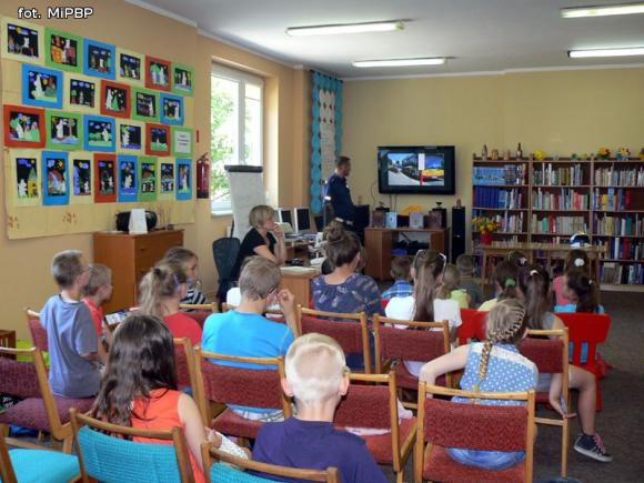Udany pierwszy tydzień wakacji w bibliotece