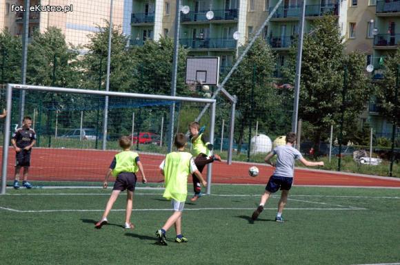 Piłka jest okrągła... Wakacje z MOSiRem