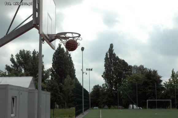 Piłka jest okrągła... Wakacje z MOSiRem