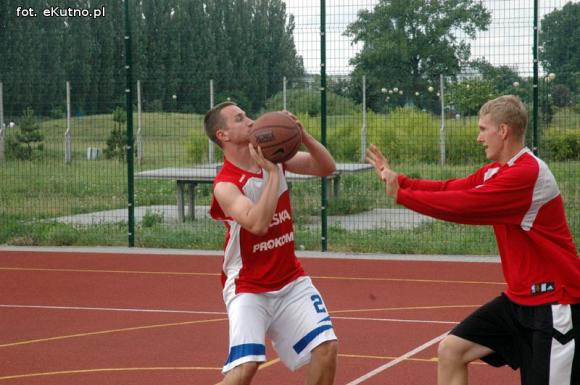 Piłka jest okrągła... Wakacje z MOSiRem