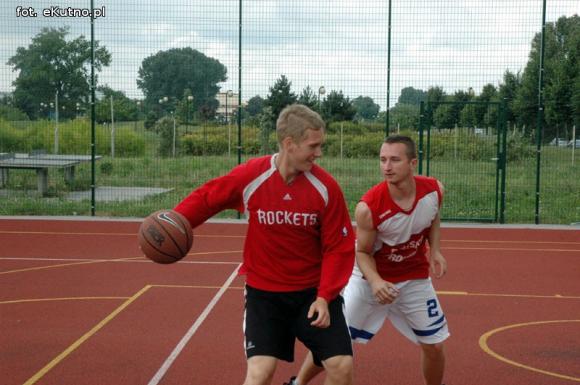 Piłka jest okrągła... Wakacje z MOSiRem