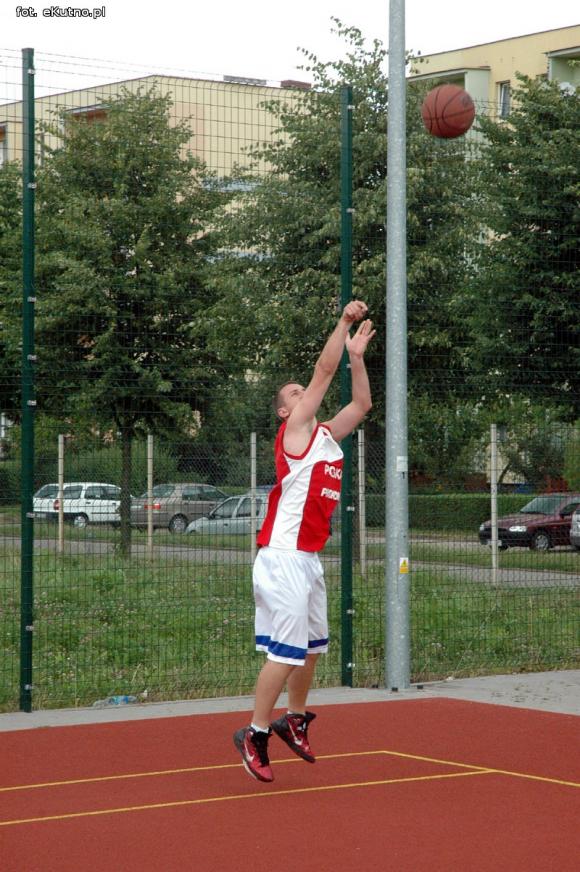 Piłka jest okrągła... Wakacje z MOSiRem