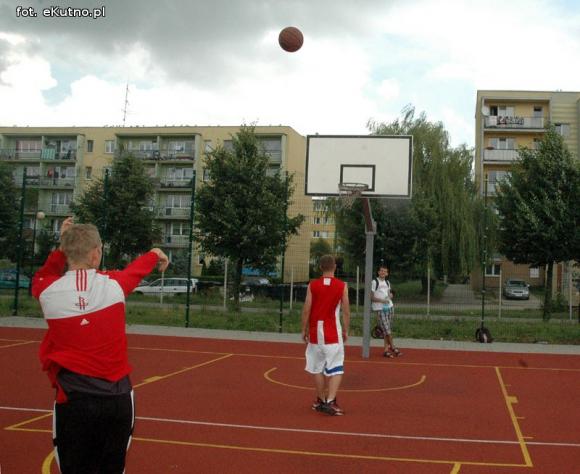 Piłka jest okrągła... Wakacje z MOSiRem