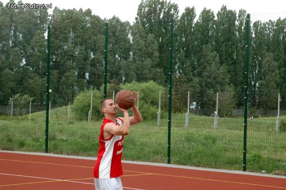 Piłka jest okrągła... Wakacje z MOSiRem