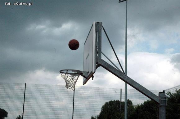 Piłka jest okrągła... Wakacje z MOSiRem