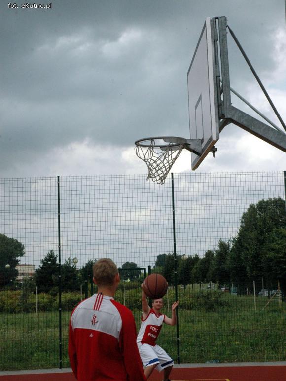 Piłka jest okrągła... Wakacje z MOSiRem