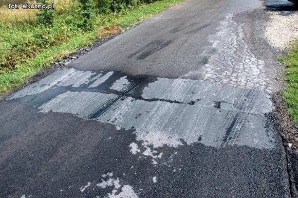 Czytelnicy pytają: Co z fuszerką na drodze w Gołębiewie Starym?