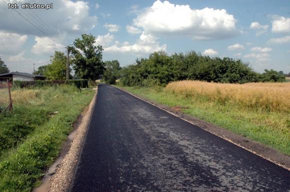 Czytelnicy pytają: Co z fuszerką na drodze w Gołębiewie Starym?