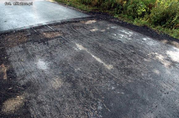 Czytelnicy pytają: Co z fuszerką na drodze w Gołębiewie Starym?
