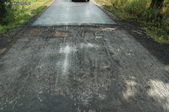 Czytelnicy pytają: Co z fuszerką na drodze w Gołębiewie Starym?