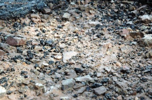 Czytelnicy pytają: Co z fuszerką na drodze w Gołębiewie Starym?