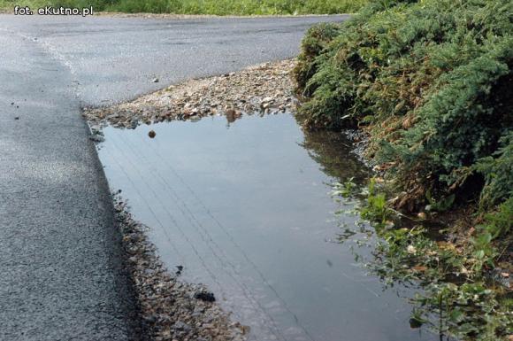 Czytelnicy pytają: Co z fuszerką na drodze w Gołębiewie Starym?