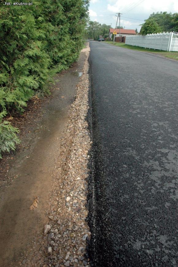 Czytelnicy pytają: Co z fuszerką na drodze w Gołębiewie Starym?