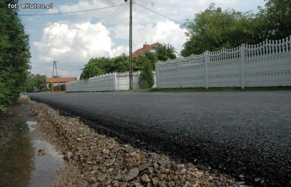 Czytelnicy pytają: Co z fuszerką na drodze w Gołębiewie Starym?