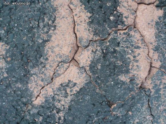 Czytelnicy pytają: Co z fuszerką na drodze w Gołębiewie Starym?