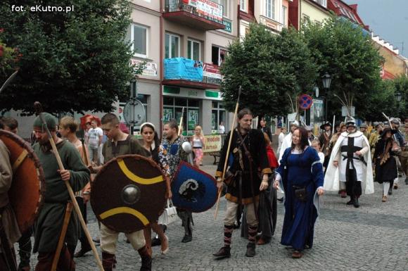 Piąta Odyseja Historyczna otwarta pod zachmurzonym kutnowskim niebem