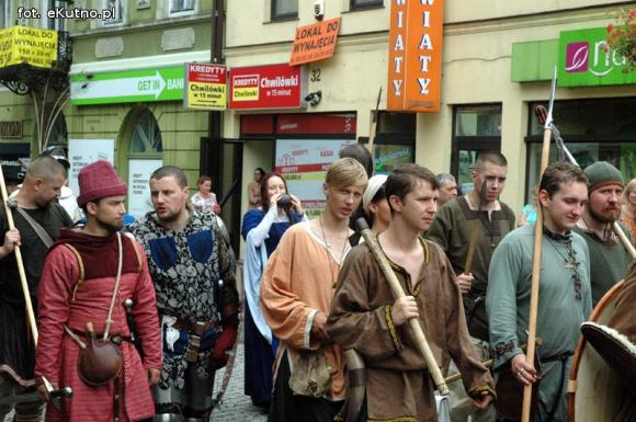 Piąta Odyseja Historyczna otwarta pod zachmurzonym kutnowskim niebem