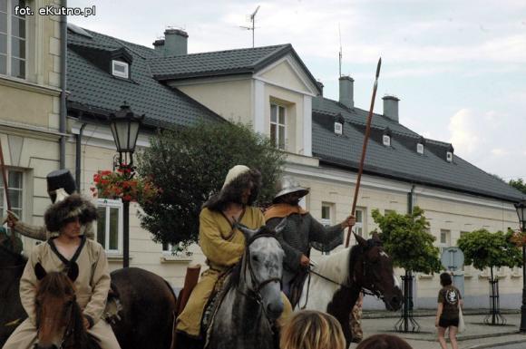 Piąta Odyseja Historyczna otwarta pod zachmurzonym kutnowskim niebem