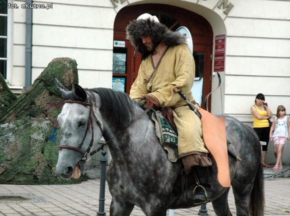 Piąta Odyseja Historyczna otwarta pod zachmurzonym kutnowskim niebem