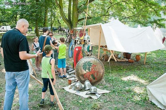 Żołnierze, najemnicy, rycerze i wojowie. Dioramy historyczne w Leszczynku
