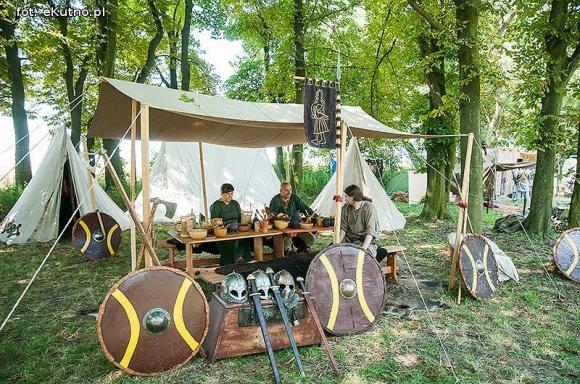 Żołnierze, najemnicy, rycerze i wojowie. Dioramy historyczne w Leszczynku