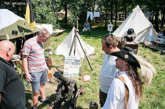 Żołnierze, najemnicy, rycerze i wojowie. Dioramy historyczne w Leszczynku